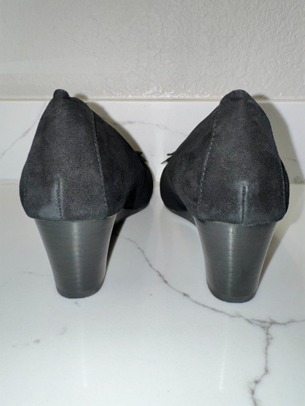 Vionic Hayes Black Suede Wedge Heels Sz 7.5 | Floral Appliqué | Orthotic Comfort - Picture 2 of 7
